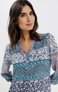 Blouse Col Mao Imprimée Boutons Nacrés 7 Blouse Col Mao Imprimée Boutons Nacrés -Élégance Thiery Promos Boutique k 57230034 armand thiery femme ECRU d1 68