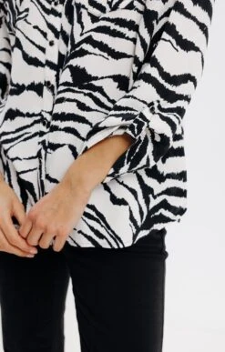 Chemise Imprimé Animal Avec Piping -Élégance Thiery Promos Boutique k 57230044 armand thiery femme BEIGE d2 44