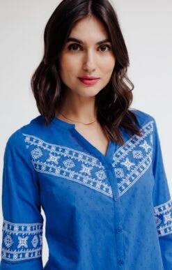 Blouse Unie Avec Broderies -Élégance Thiery Promos Boutique k blouse unie avec broderies affinites BLEU DUR d1 46
