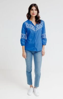 Blouse Unie Avec Broderies -Élégance Thiery Promos Boutique k blouse unie avec broderies affinites BLEU DUR o 46