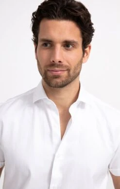 Chemise Manches Courtes Coupe Ajustée 6 Chemise Manches Courtes Coupe Ajustée -Élégance Thiery Promos Boutique k chemise manches courtes coupe ajustee per l uomo BLANC o 48