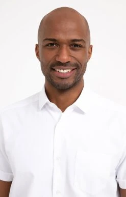 Chemise Manches Courtes Coupe Regular -Élégance Thiery Promos Boutique k chemise manches courtes coupe regular per l uomo BLANC o 48