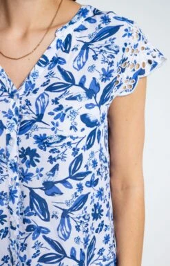 Chemisette Imprimée Avec Broderies -Élégance Thiery Promos Boutique k chemisette imprimee avec broderies armand thiery femme BLANC d2 48