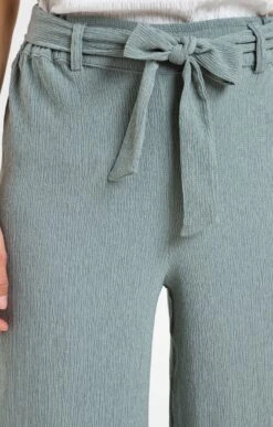 Pantacourt Fluide En Maille Plissée -Élégance Thiery Promos Boutique k pantacourt fluide en maille plissee affinites VERT NIL d1 69