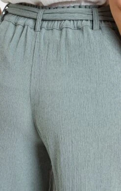 Pantacourt Fluide En Maille Plissée -Élégance Thiery Promos Boutique k pantacourt fluide en maille plissee affinites VERT NIL d2 69