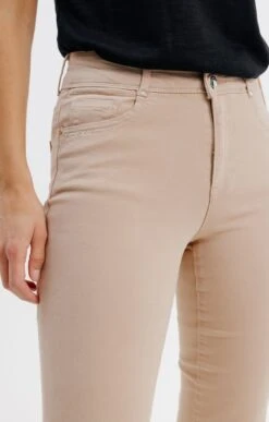 Pantalon Droit Avec Double Boutonnage -Élégance Thiery Promos Boutique k pantalon droit avec double boutonnage armand thiery femme BEIGE d1 44