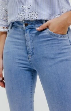 Pantalon Jean Bleach Avec Clous -Élégance Thiery Promos Boutique k pantalon jean bleach avec clous affinites BLEU CIEL d1 60