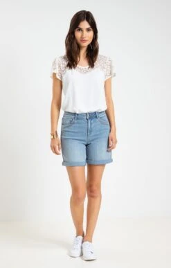 Short Avec Détail Clous Et Broderie